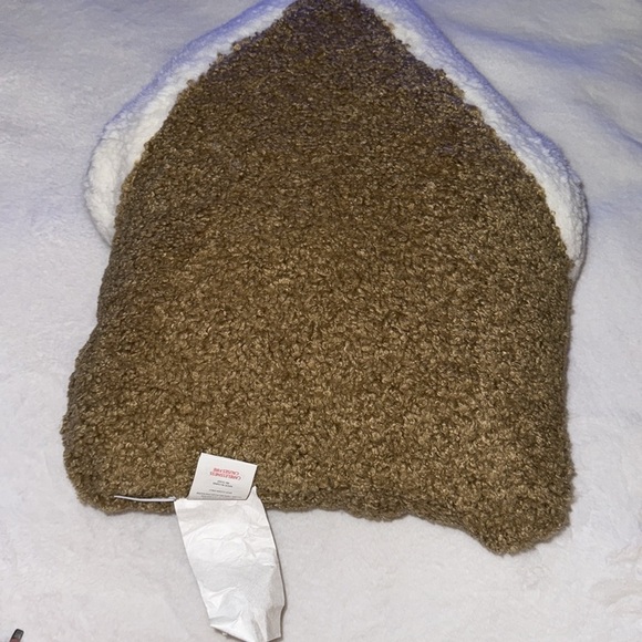 Martha Stewart large Teddy Gingerbread House Shaped Pillow - Picture 6 of 9